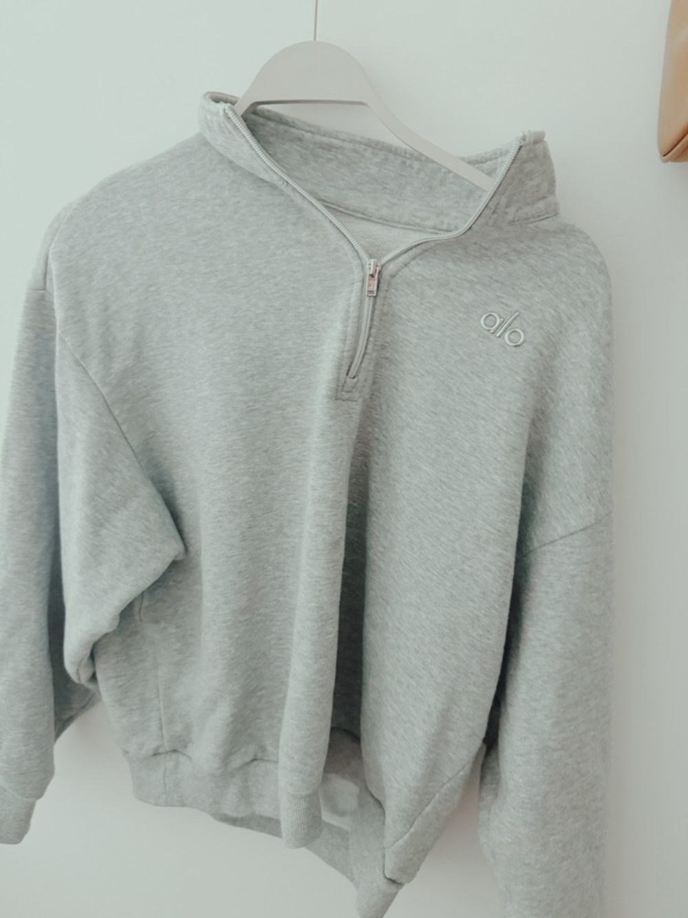 ALO Yoga Women's Light Gray Half-Zip Pullover Sweatshirt
